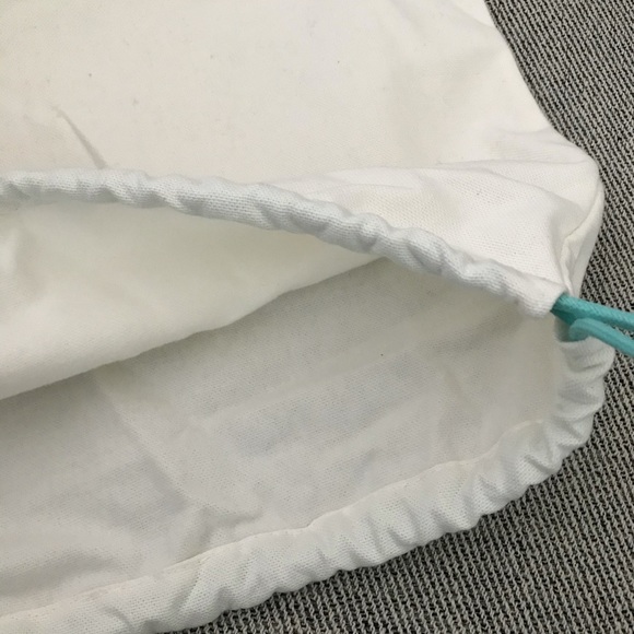 Tiffany & Co. Textured Leather Zip Pouch (🎁 Idea) - Picture 6 of 10